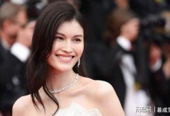 何穗最新爆料视频播放,揭秘时尚界背后的故事